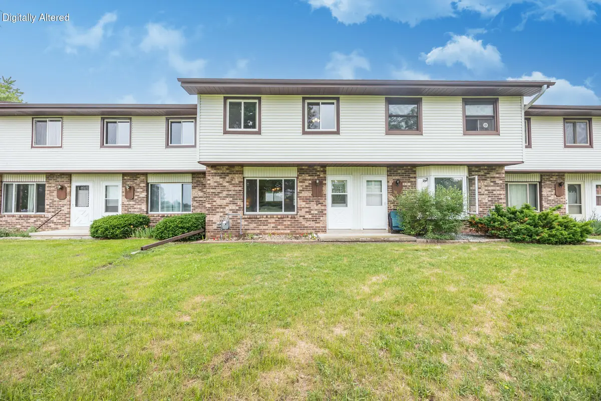 864 Kings Ct, Fond Du Lac, WI 54935 - #1