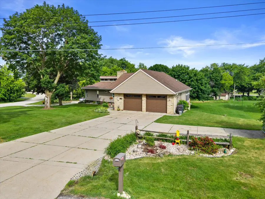 210 Prairie View Dr, North Prairie, WI 53153 - #2