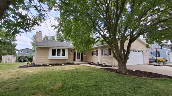 N170W20137 Willow Ridge Dr, Jackson, WI 53037