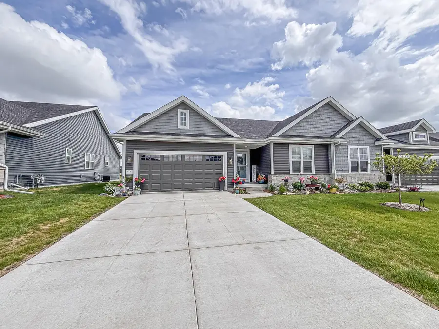 957 Elderberry Rd, Oconomowoc, WI 53066 - #3