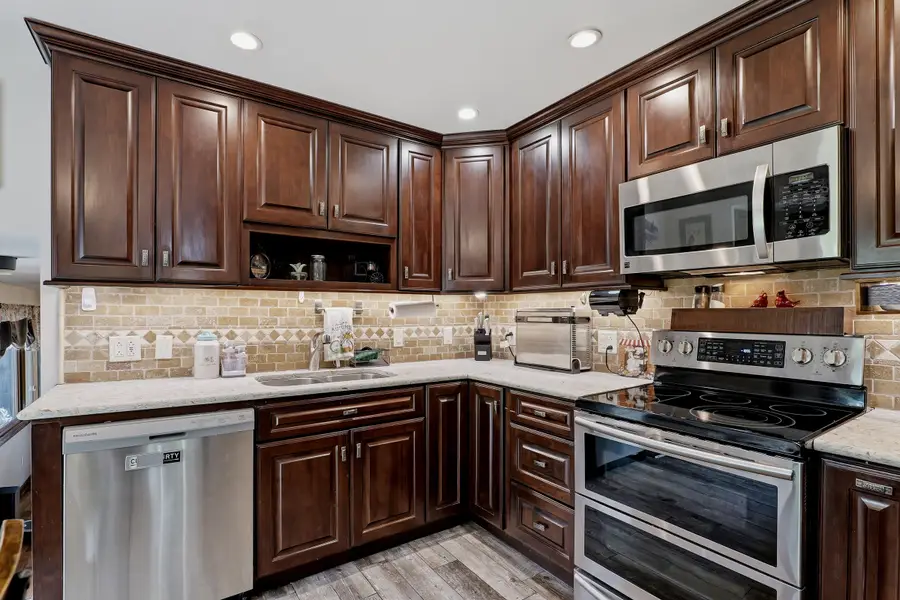 241 Crestwood Dr, Sheboygan Falls, WI 53085 - #3