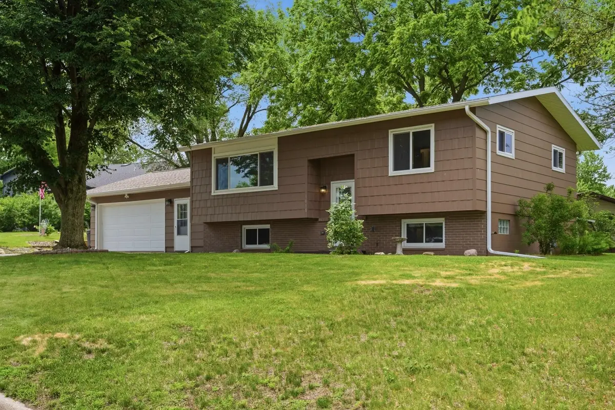 1610 Cliffview Dr, Holmen, WI 54636 - #1