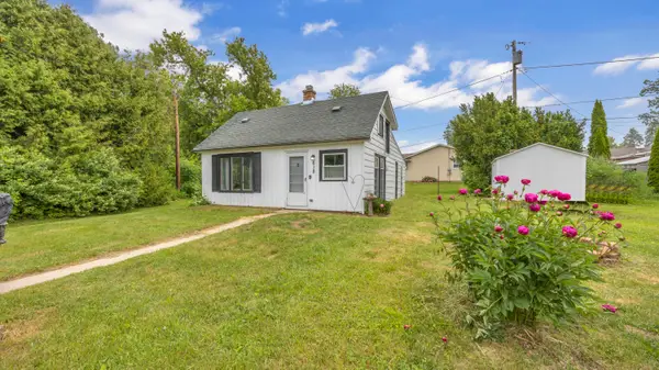 618 Pinehurst Ct, Sheboygan Falls, WI 53085