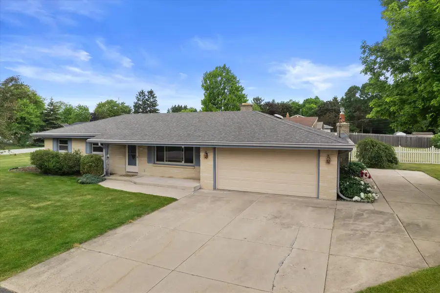 3028 Valley Forge St, Caledonia, WI 53404 - #2