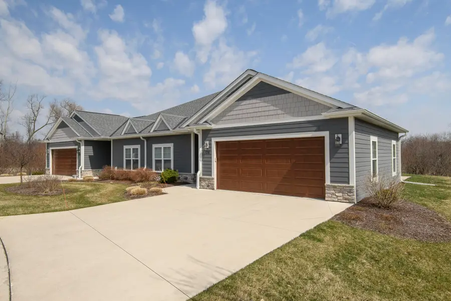 106 Phantom Lake Ct, Mukwonago, WI 53149 - #2