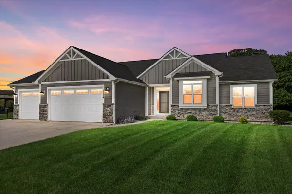 9154 Creekside Cir, Pleasant Prairie, WI 53158