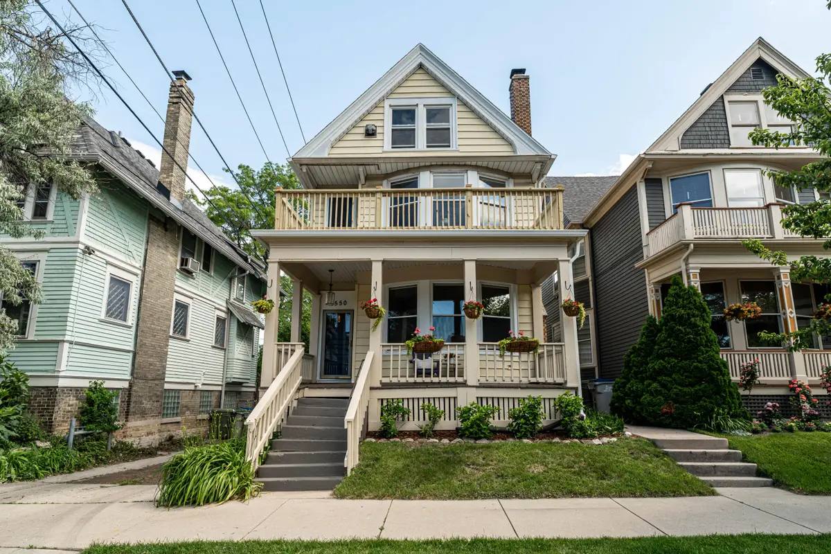 1550 E Irving Pl, Milwaukee, WI 53202 - #1