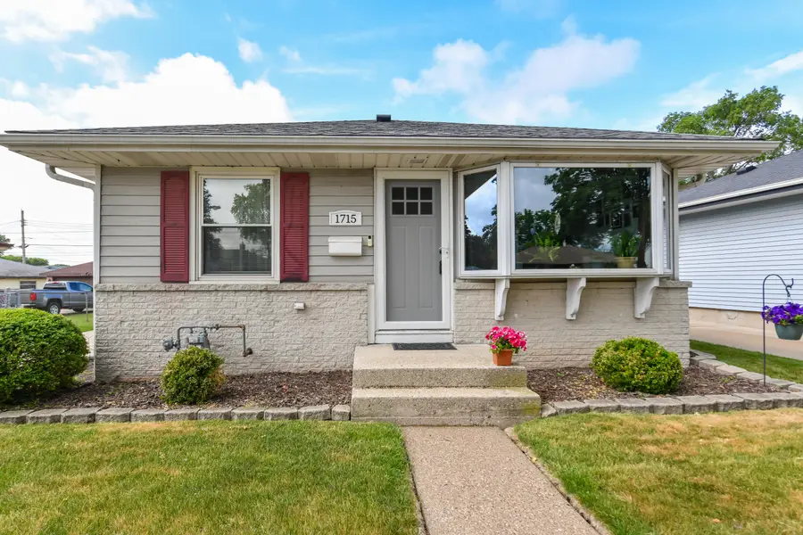 1715 W Salem St, Milwaukee, WI 53221 - #2