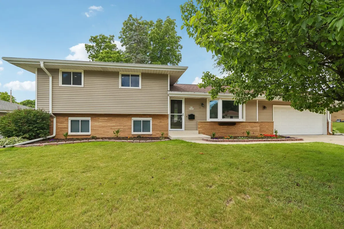 N91W17573 Saint Regis St, Menomonee Falls, WI 53051 - #1