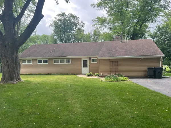 N15W27548 Pheasant Ln, Pewaukee, WI 53072