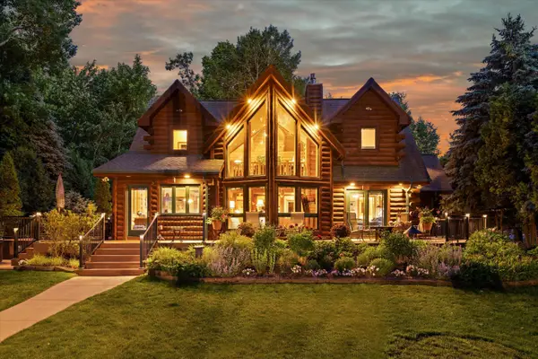 19 Hickory Dr, Random Lake, WI 53075