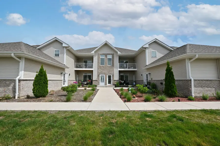 1625 Grey Fox Trl, Mukwonago, WI 53149 - #2