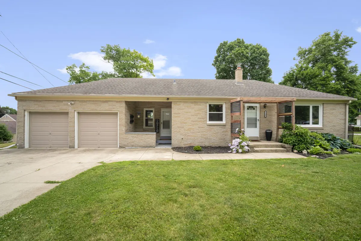 1260 Edwards St, Brookfield, WI 53005 - #1