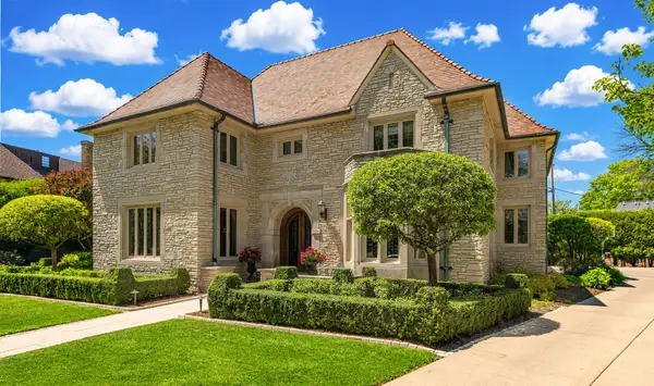 3553 N Shepard Ave, Shorewood, WI 53211