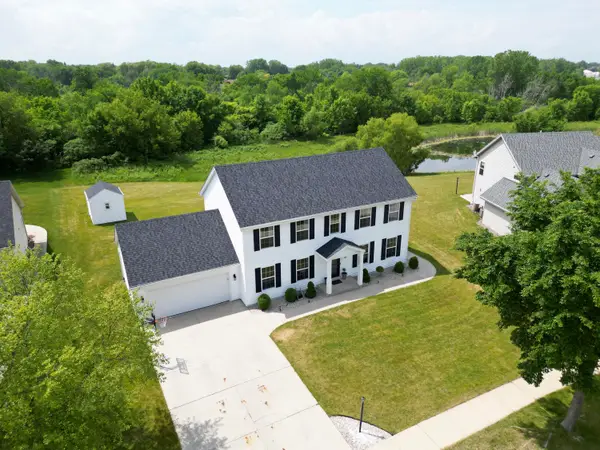 8821 S Carrollville Cir, Oak Creek, WI 53154