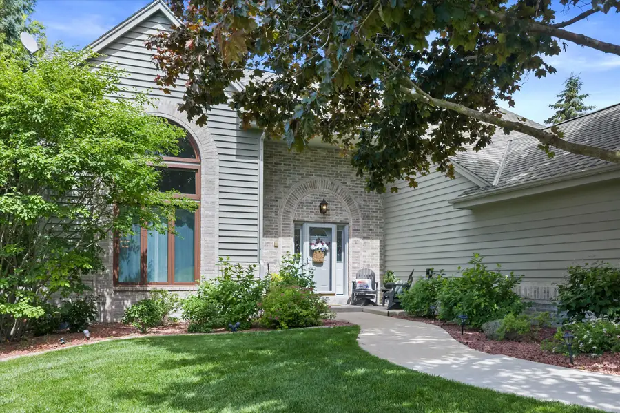 2809 Killarney Ct, West Bend, WI 53095 - #2