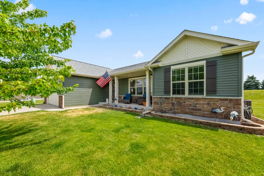 W1401 Stoney Brook Ct, Ixonia, WI 53036 - #2