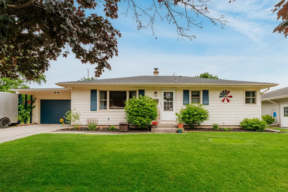 332 S Kendrick Ave, Burlington, WI 53105 - #1