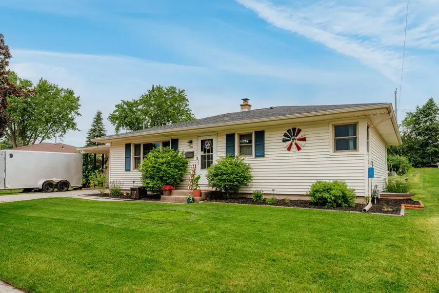 332 S Kendrick Ave, Burlington, WI 53105 - #3