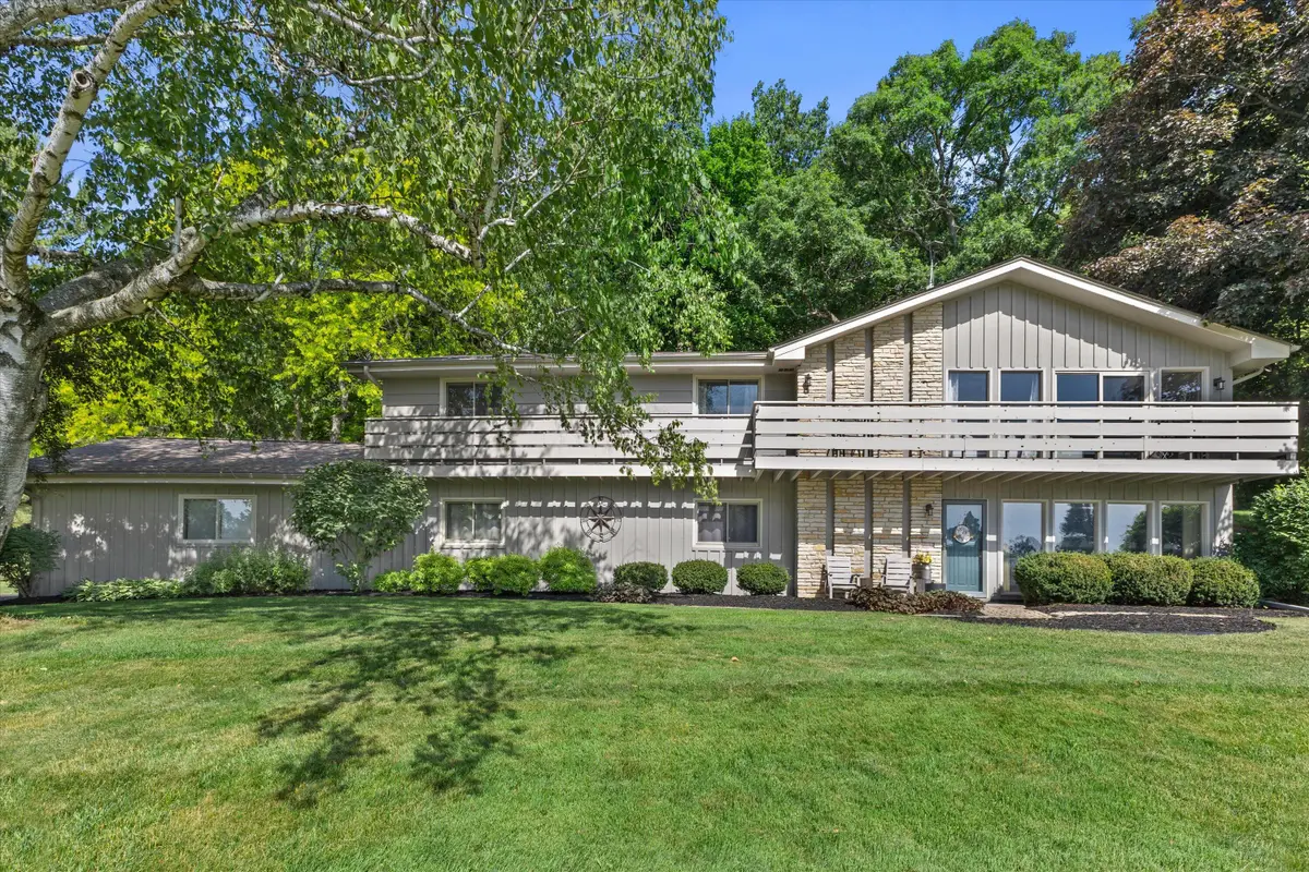 W290S2811 Carmarthen Dr, Genesee, WI 53188 - #1