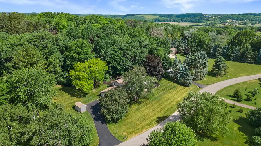W290S2811 Carmarthen Dr, Genesee, WI 53188 - #2