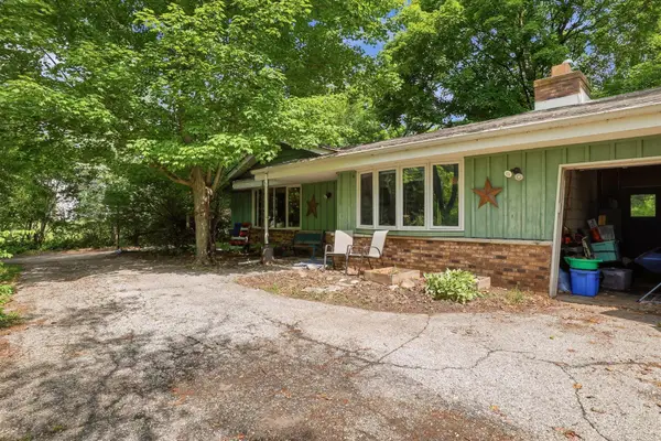 S85W30520 Stoneridge Dr, Mukwonago, WI 53149