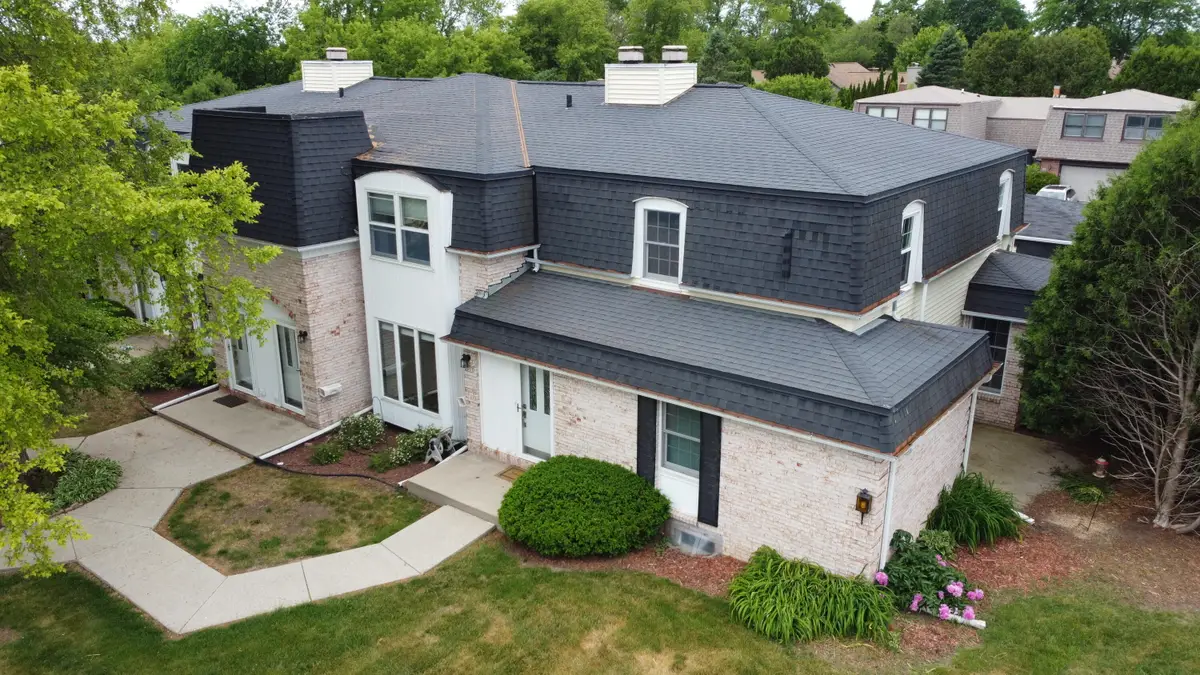 2005 Chateau Ct, Grafton, WI 53024 - #1