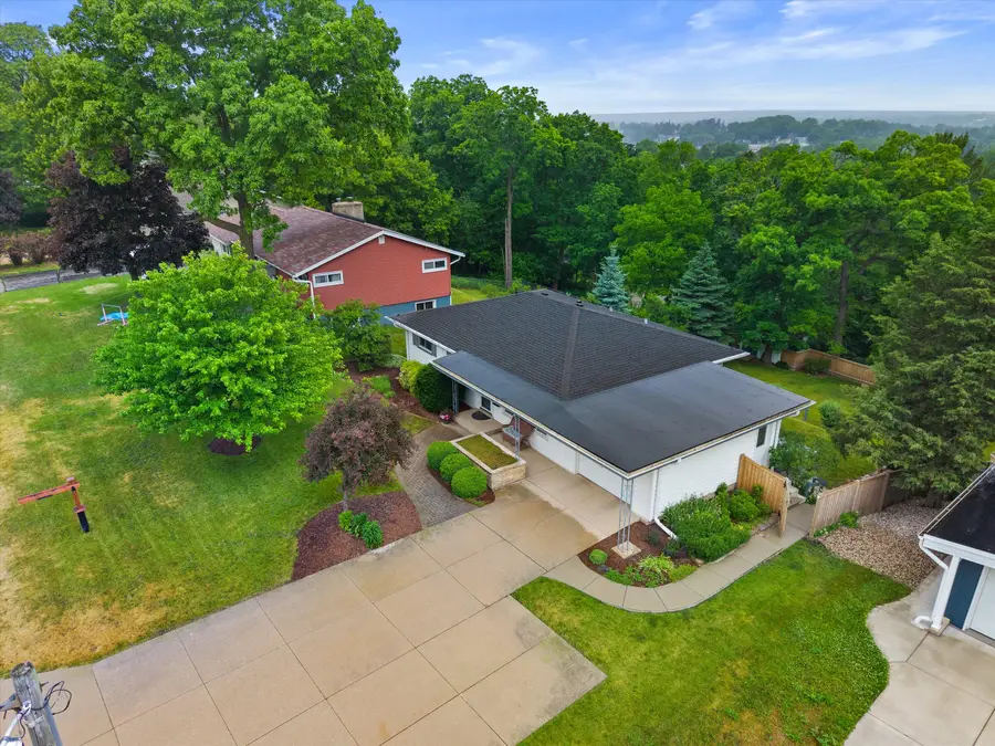 353 Tower Ct, Pewaukee, WI 53072 - #2