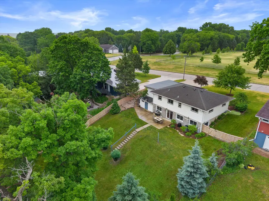353 Tower Ct, Pewaukee, WI 53072 - #3