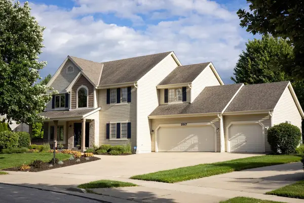 2517 Fox River Cir, Waukesha, WI 53189