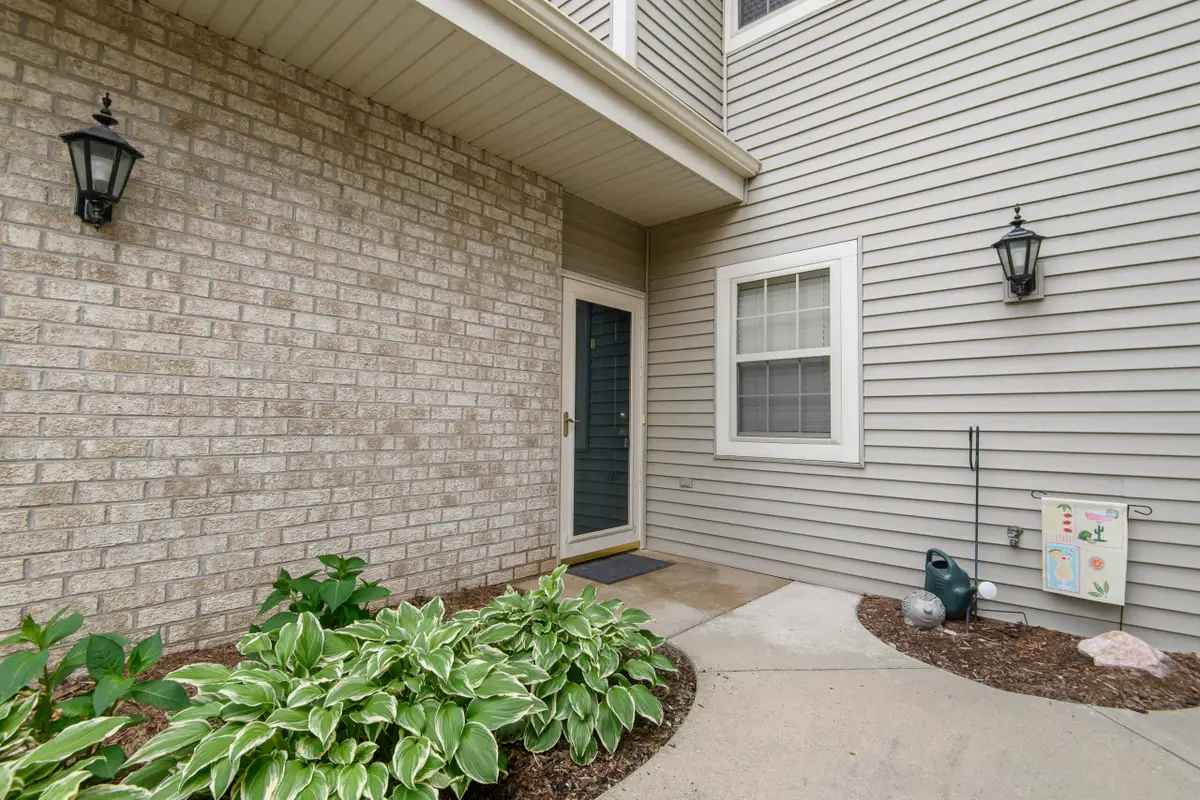 18730 Emerald Cir, Brookfield, WI 53045 - #1