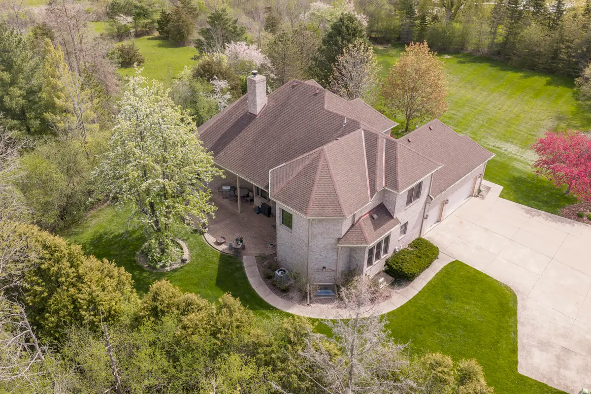 10935 N Oriole Ln, Mequon, WI 53092 - #1