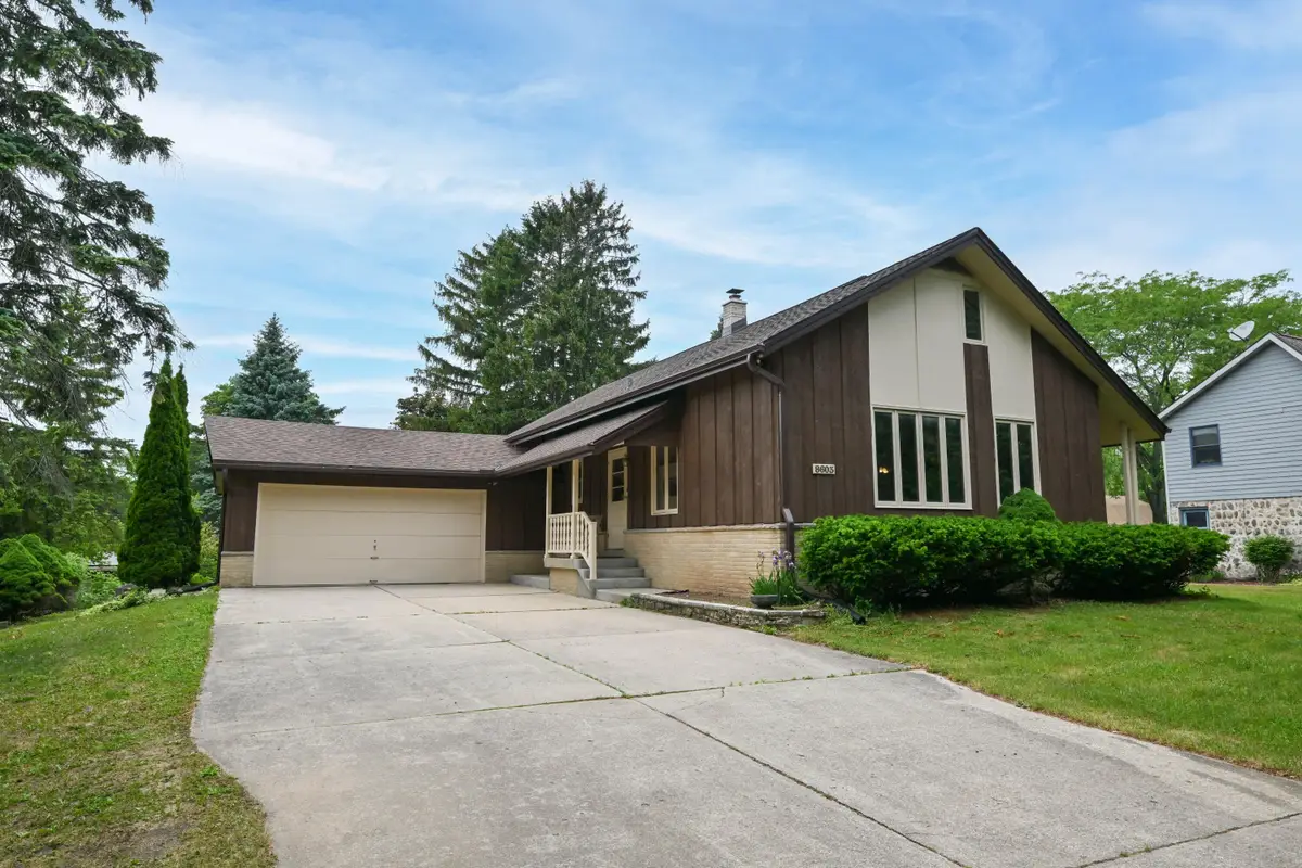 8603 N Regent Rd, Fox Point, WI 53217 - #1