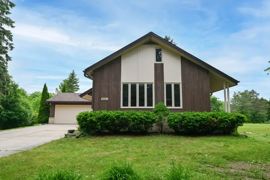 8603 N Regent Rd, Fox Point, WI 53217 - #2