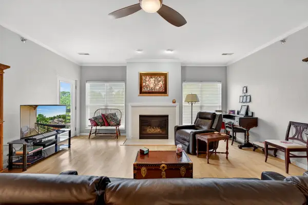 1220 E Locust St, Milwaukee, WI 53212