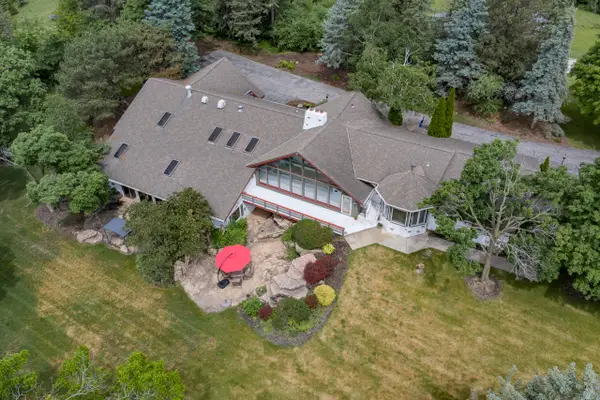 W215N5353 Ada Ct, Menomonee Falls, WI 53051