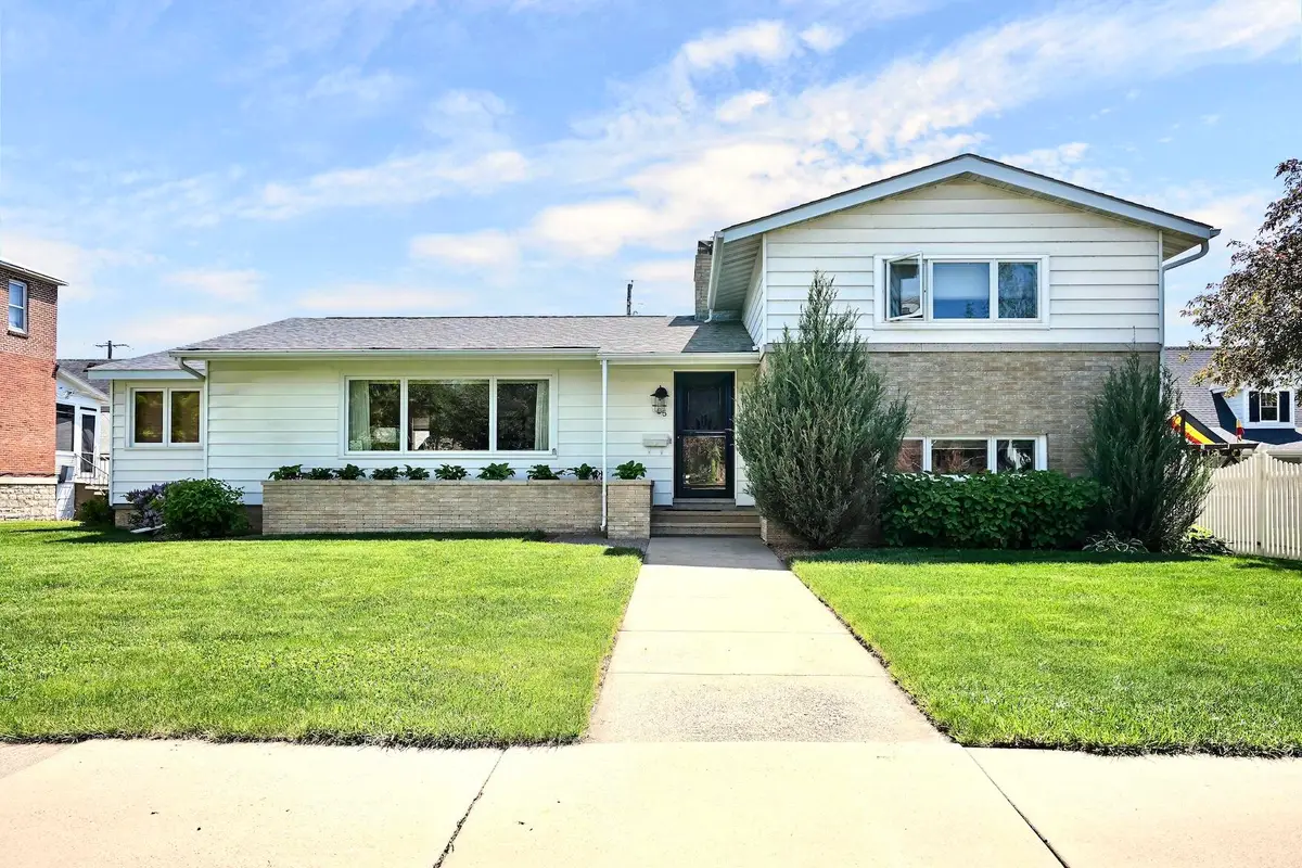 65 6th St E, Winona, MN 55987 - #1