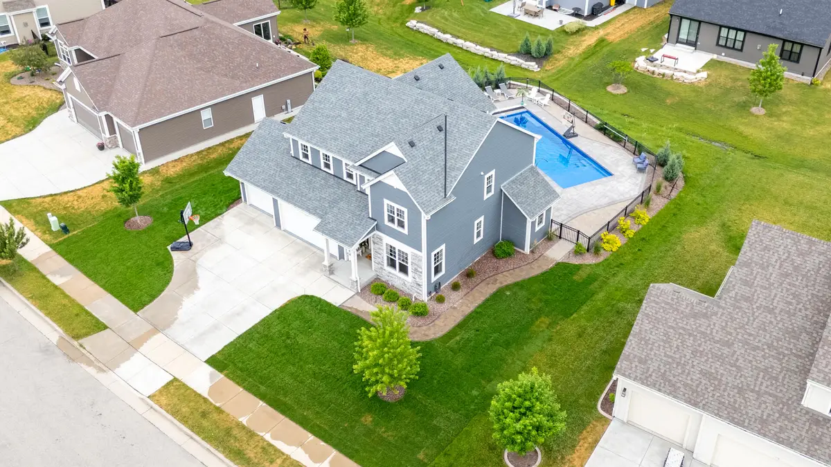 1384 Bluestem Trl, Oconomowoc, WI 53066 - #1