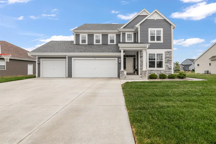 1384 Bluestem Trl, Oconomowoc, WI 53066 - #2