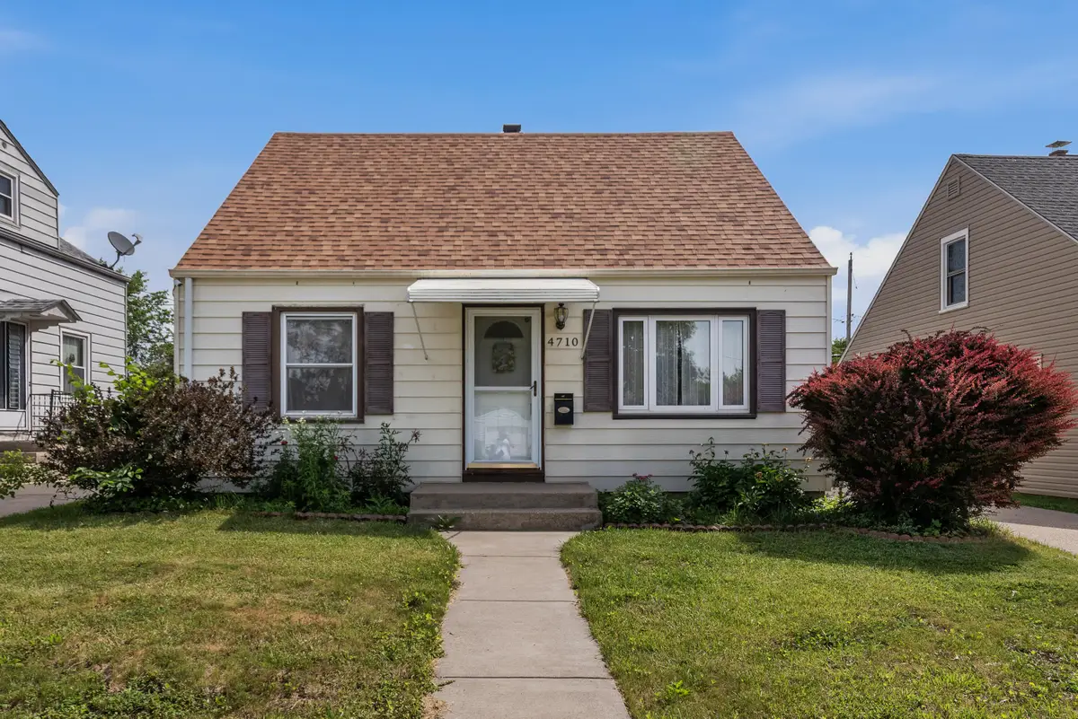 4710 W Sumac Pl, Milwaukee, WI 53219 - #1