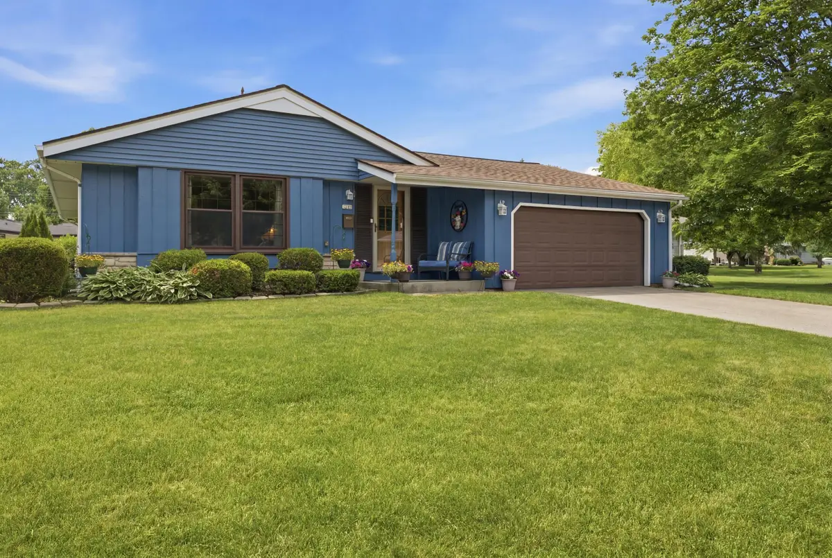 5249 Lakeside Dr, Greendale, WI 53129 - #1