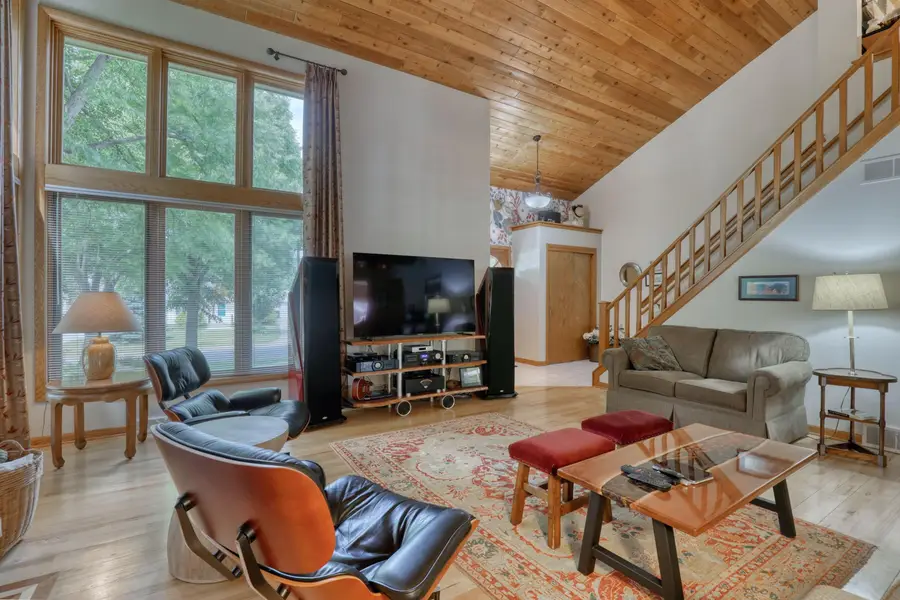 10929 W Hope Ave, Wauwatosa, WI 53222 - #3