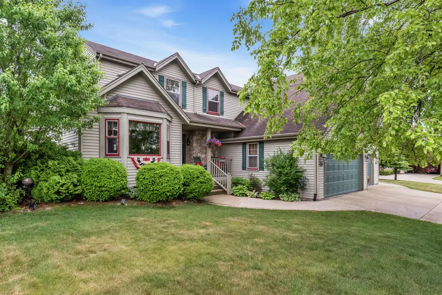 2091 Cherokee St, Grafton, WI 53024 - #2