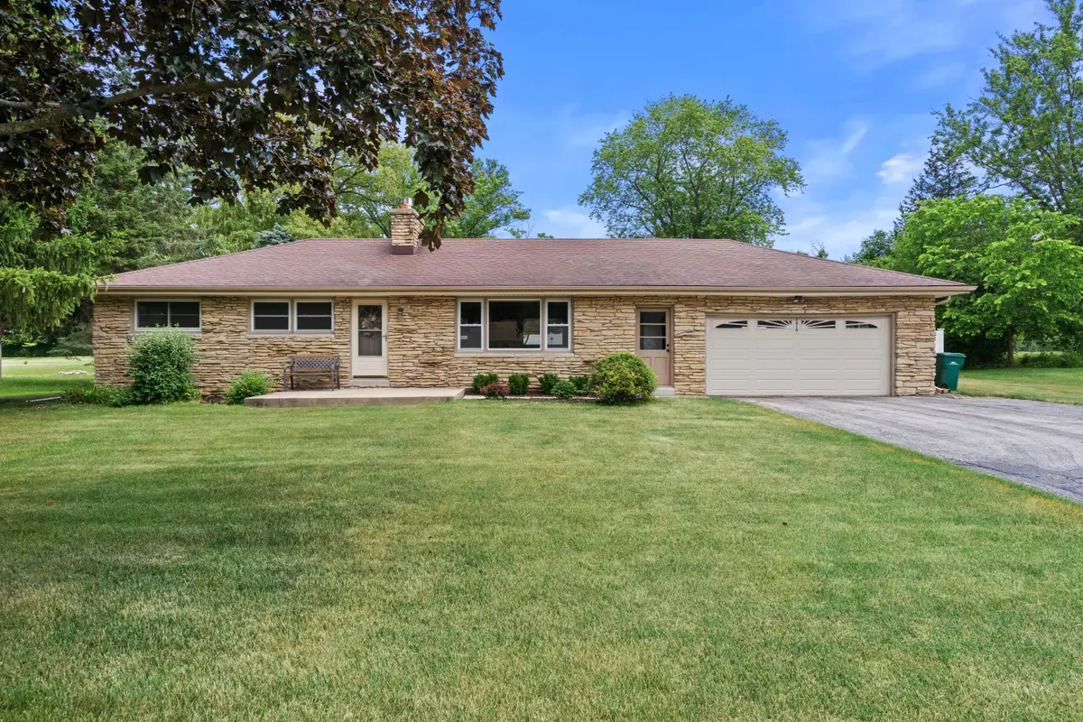W147N5010 Dolphin Dr, Menomonee Falls, WI 53051 - #1