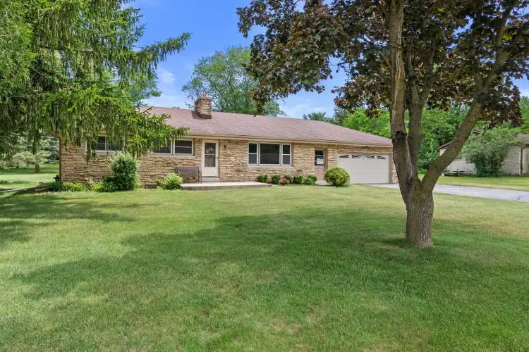 W147N5010 Dolphin Dr, Menomonee Falls, WI 53051 - #2