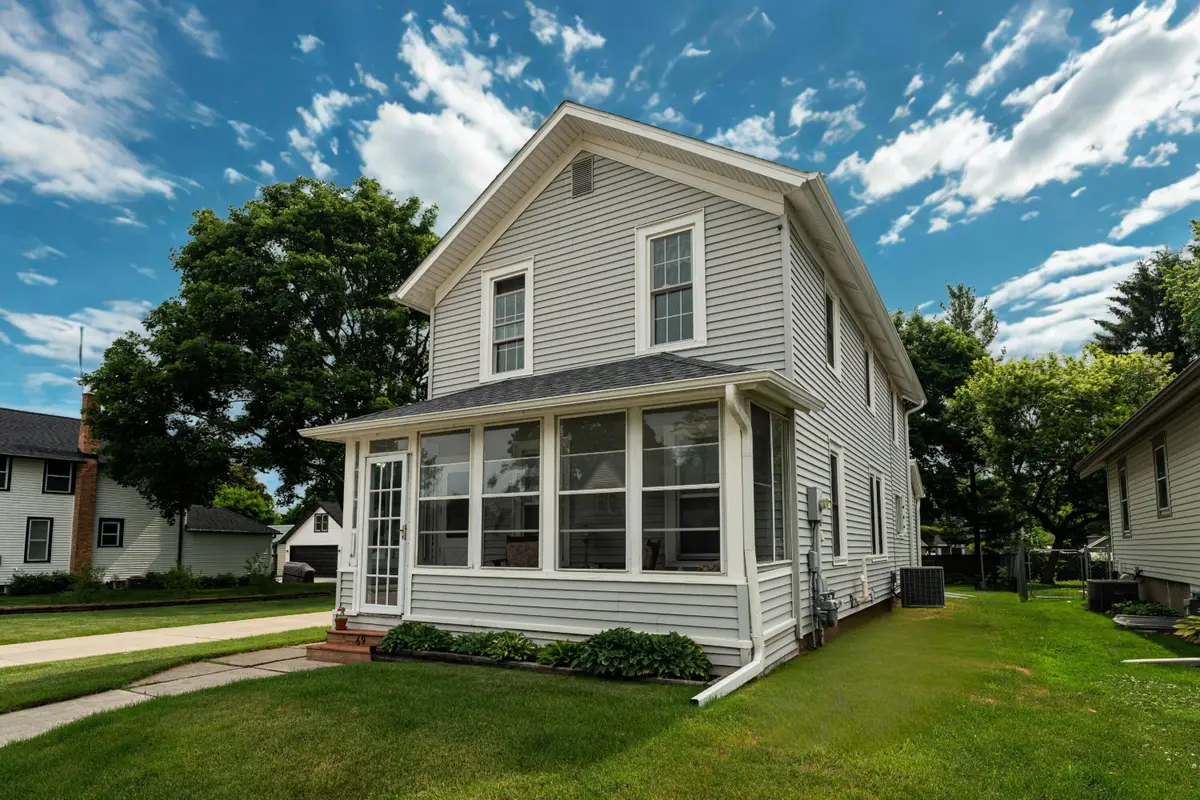 69 S Chestnut St, Oconomowoc, WI 53066 - #1