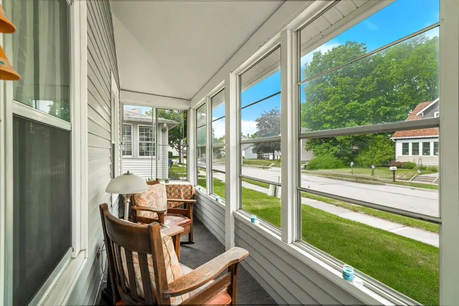 69 S Chestnut St, Oconomowoc, WI 53066 - #2