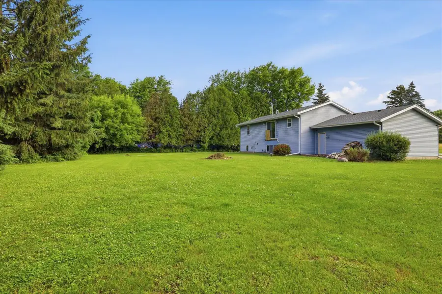 W226N8085 Rolling Hills Dr, Lisbon, WI 53089 - #2