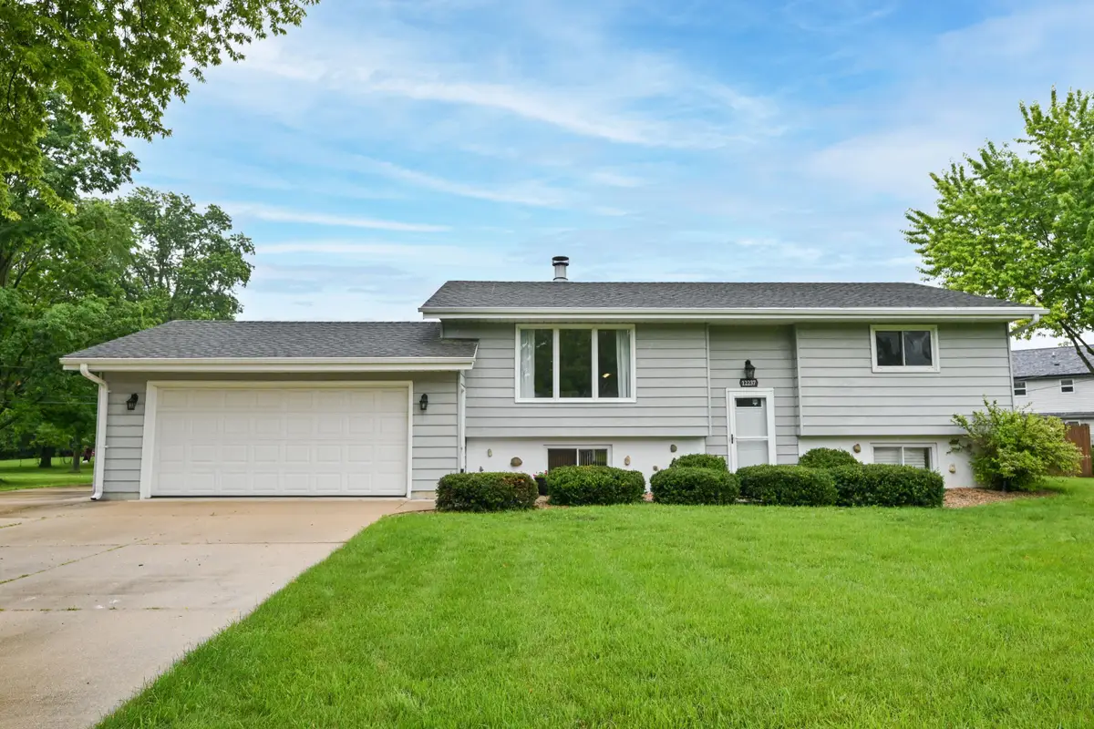 12237 W Larkspur Rd, Franklin, WI 53132 - #1