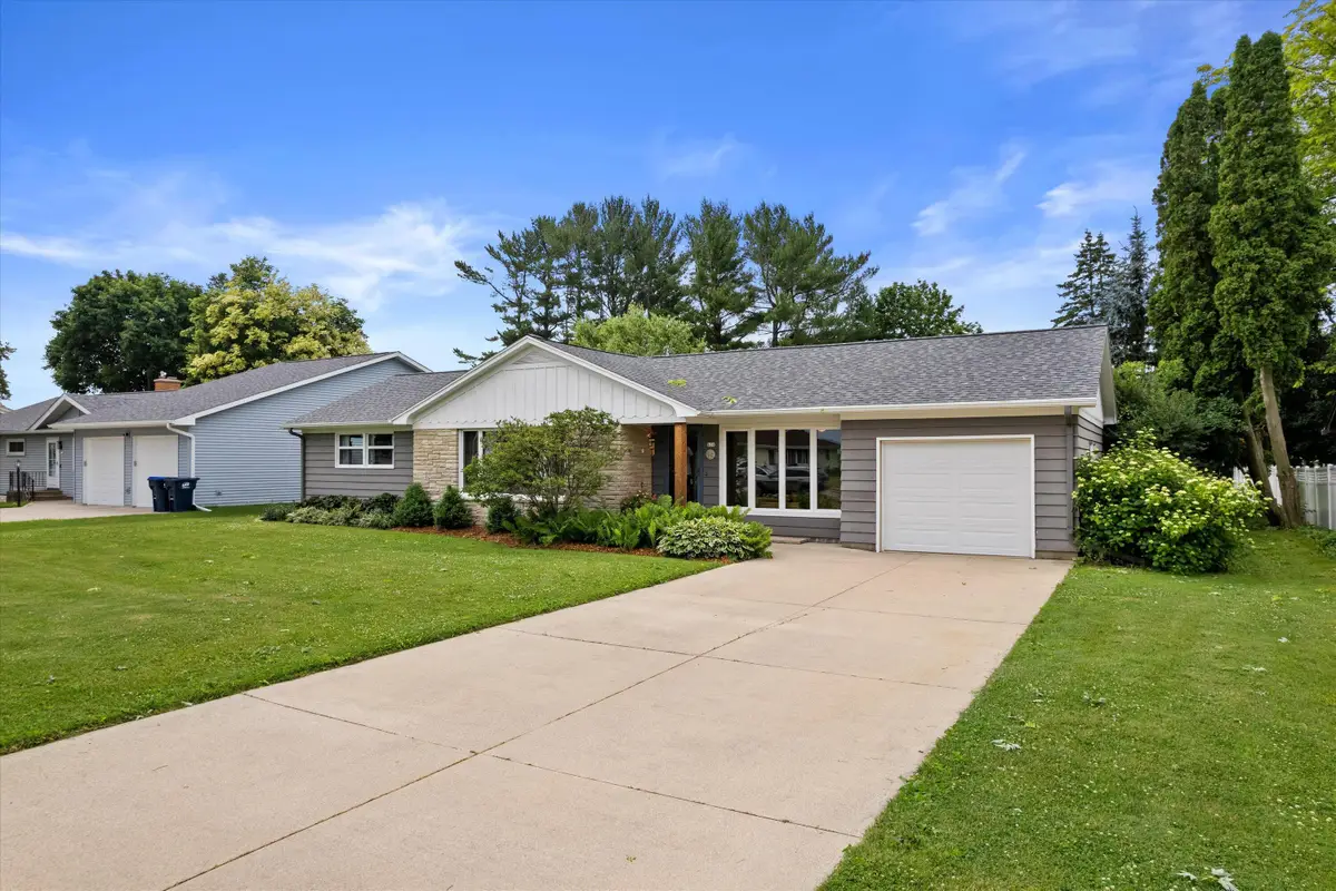 630 E Center St, Juneau, WI 53039 - #1